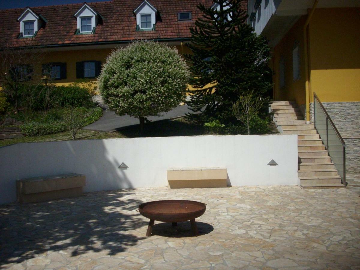 Gaestehaus Maxltoni Kitzeck im Sausal Bagian luar foto
