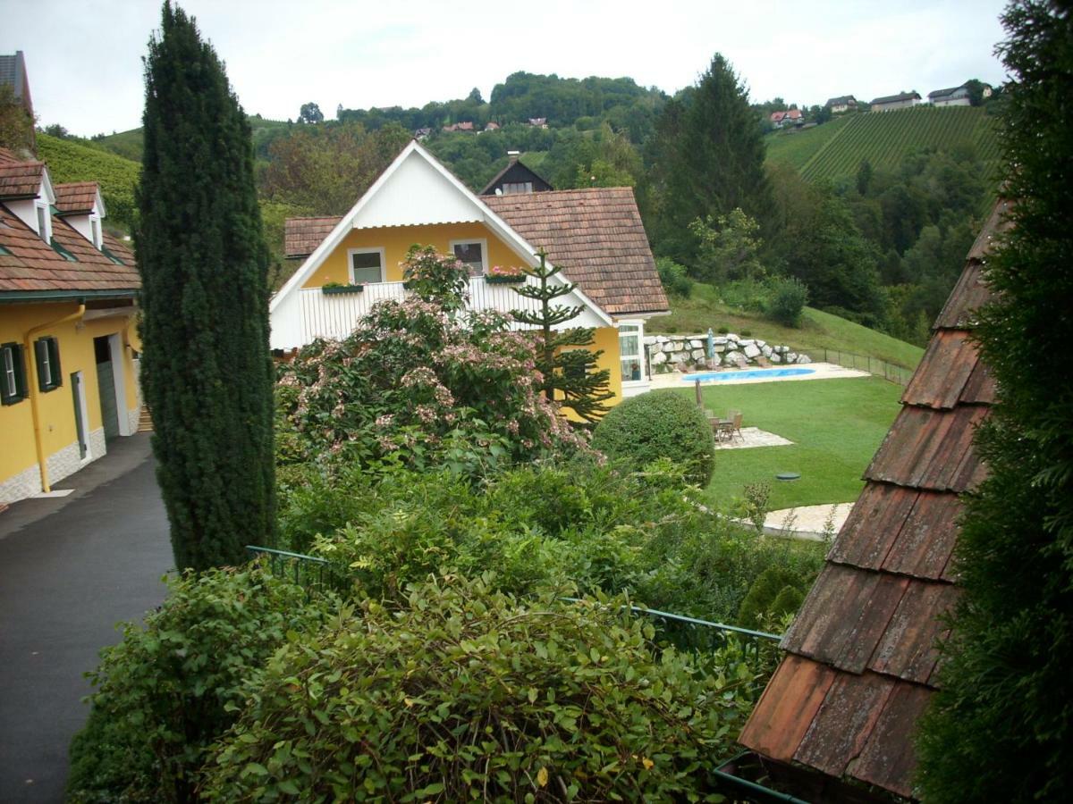 Gaestehaus Maxltoni Kitzeck im Sausal Bagian luar foto
